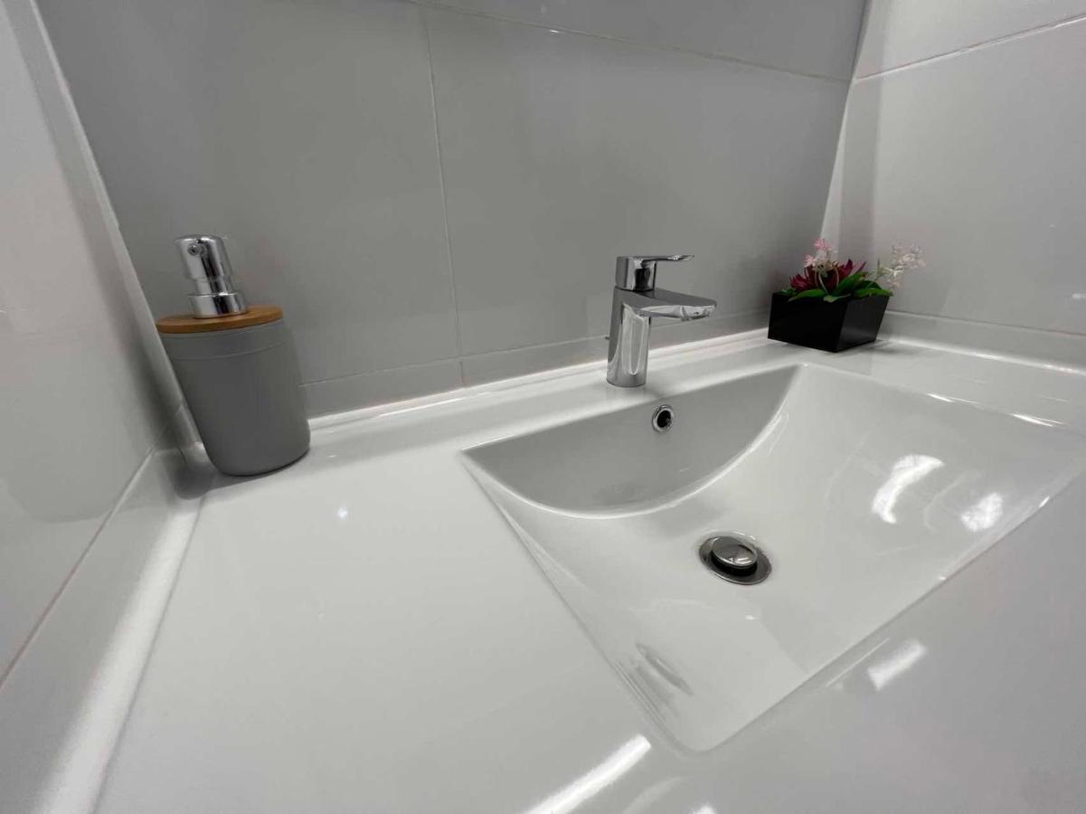 New Camp Nou Apartment/Diret Airport,Beautiful L'Hospitalet de Llobregat Esterno foto